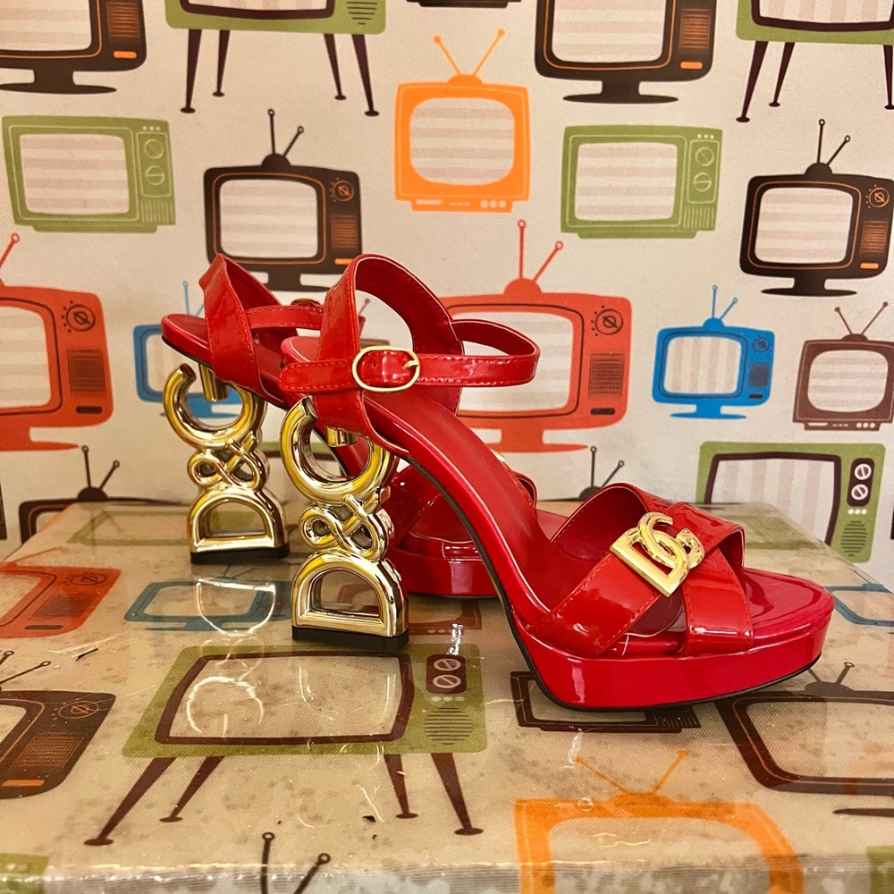 Sandals platform DG brand new